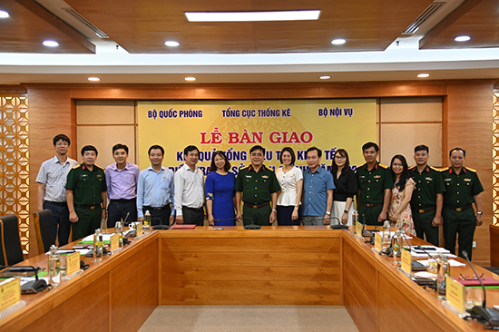 Lễ bàn giao kết quả Tổng điều tra kinh tế và Điều tra cơ sở hành chính năm 2021 giữa BCĐ TĐT kinh tế Trung ương và Ban Chỉ đạo TĐT kinh tế Bộ Quốc phòng, BCĐ điều tra cơ sở hành chính Bộ Nội vụ